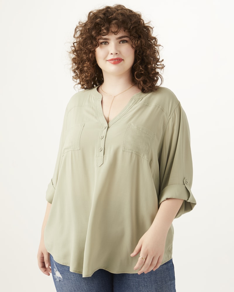 Front of 5'10" model wearing a plus size Lillian Rolled Tab-Sleeve Tunic in Light Green by Philosophy. | dia_product_style_image_id:274253